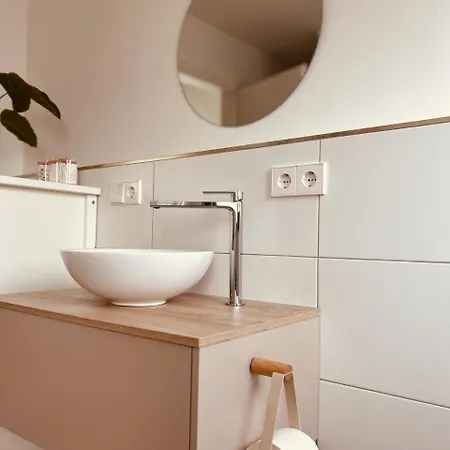 Dachnest - Ruhige Dachwohnung 45 Qm Mit Parkplatz 10 Minuten Nach Tuebingen *