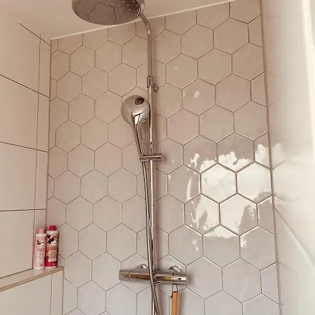 Dachnest - Ruhige Dachwohnung 45 Qm Mit Parkplatz 10 Minuten Nach Tuebingen Appartamento Kirchentellinsfurt