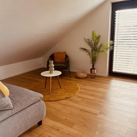 Dachnest - Ruhige Dachwohnung 45 Qm Mit Parkplatz 10 Minuten Nach Tuebingen Appartamento Kirchentellinsfurt