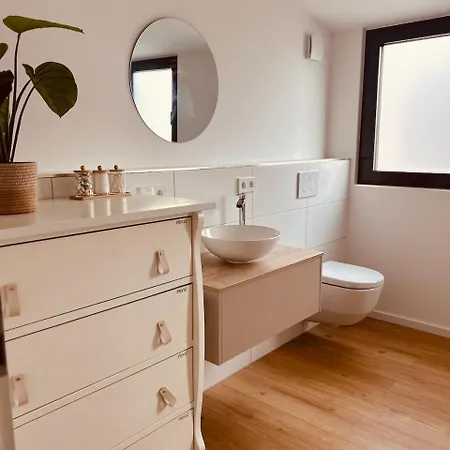 Dachnest - Ruhige Dachwohnung 45 Qm Mit Parkplatz 10 Minuten Nach Tuebingen Kirchentellinsfurt