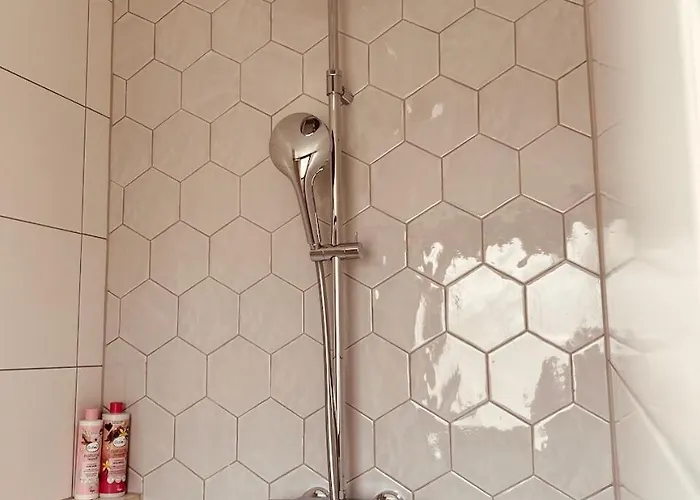 Dachnest - Wundervolles Neues Dachgeschoss Fuer Bis Zu 4 Personen In דירה Kirchentellinsfurt