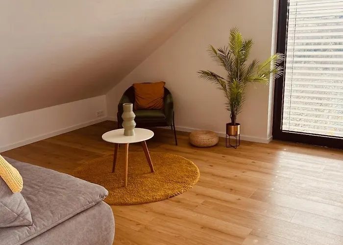 Dachnest - Wundervolles Neues Dachgeschoss Fuer Bis Zu 4 Personen In דירה Kirchentellinsfurt